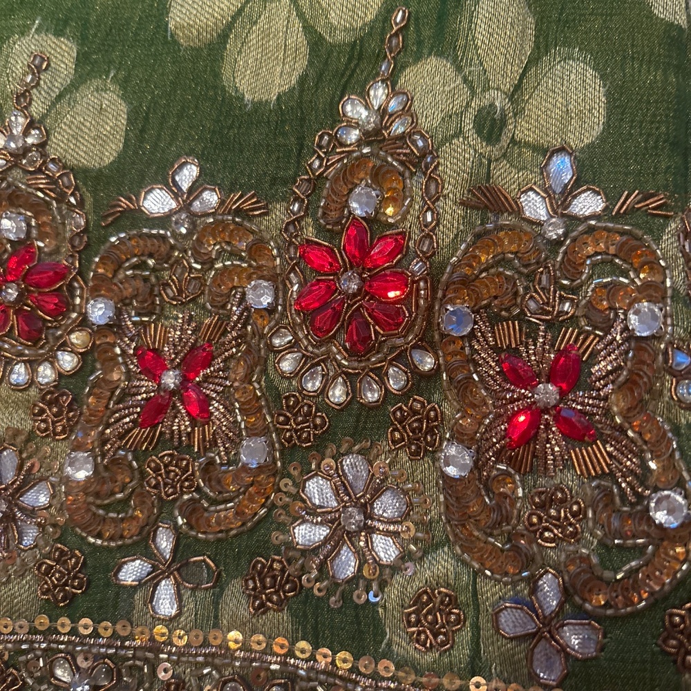 Green Embroidered Kurta - Picture 2 of 7